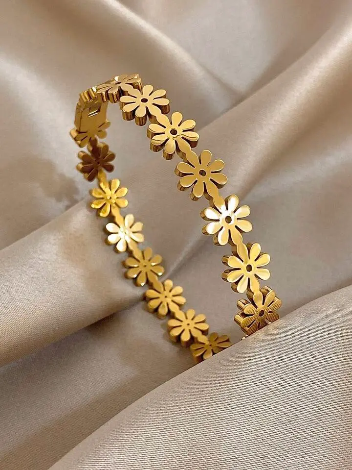 Twinkling Florets Cut-out Bracelet
