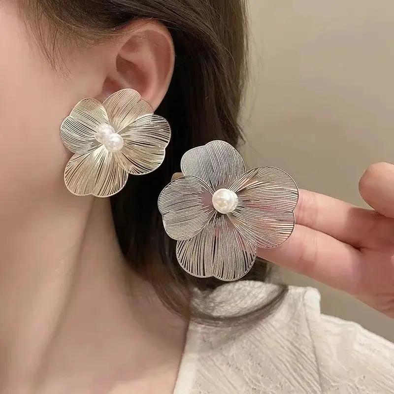 elara floral flower pearl earring