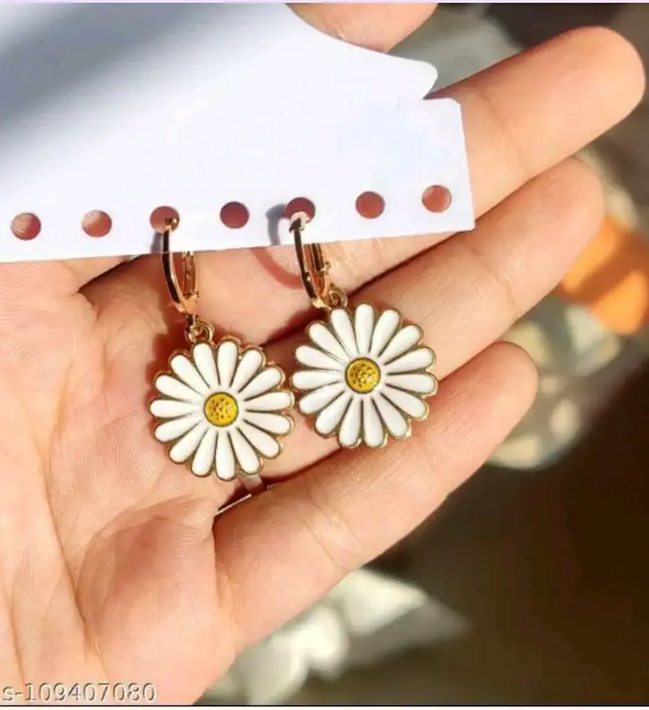 daisy charms earring
