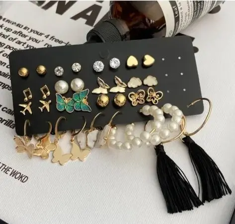 17 earrings pearl and stone studded